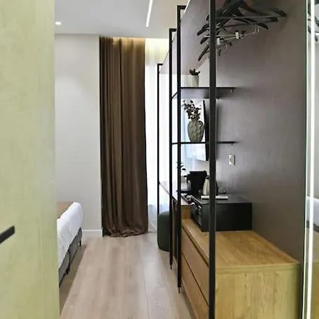 Galerias 1 Central Tirana, Self Check-in Daire *