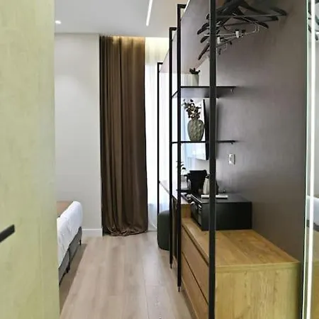 Galerias 1 Central Tirana, Self Check-in Tiran